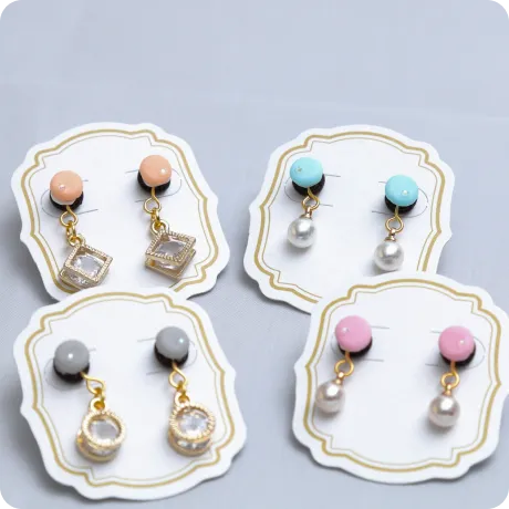 ハンドメイドのイヤリング